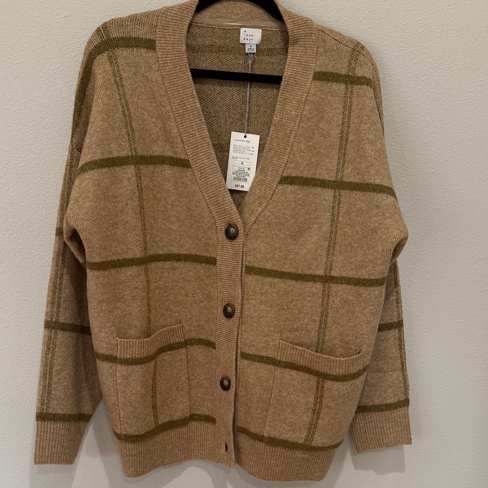 NWT Oversized Granpa Camel Plaid V-Neck Button Cardigan